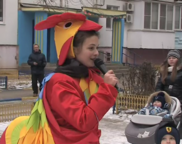 Вместе водят хороводы и подводят итоги 2016-го года.