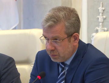 Вручили почетные награды.