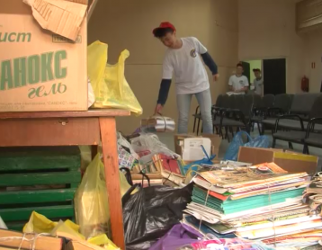 Новая жизнь старых газет — воспитанники центра детского творчества в рамках проекта экономия собрали и помогли отправить на переработку тонну бумаги.