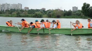 Соревнования на лодке Дракон