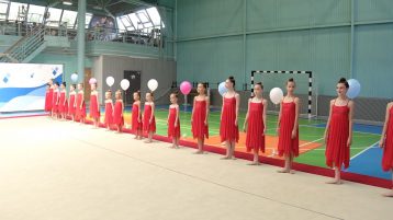 Юные гимнастки из спортивной школы эстетической гимнастики