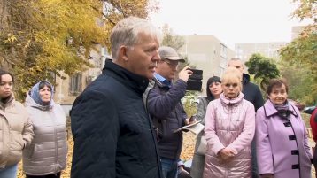 Глава администрации Сергей Макаров объезжал самые проблемные дома