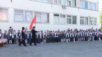 Митингом памяти и праздничным концертом в 23 школе