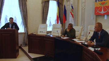 Экономическое развитие Волгодонска обсудил с депутатами Валерий Красов