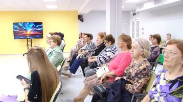 На открытии выставки Волгодонской художницы Ольги Мамаевой