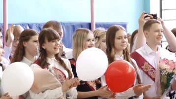 Гремят последние звонки по всей стране